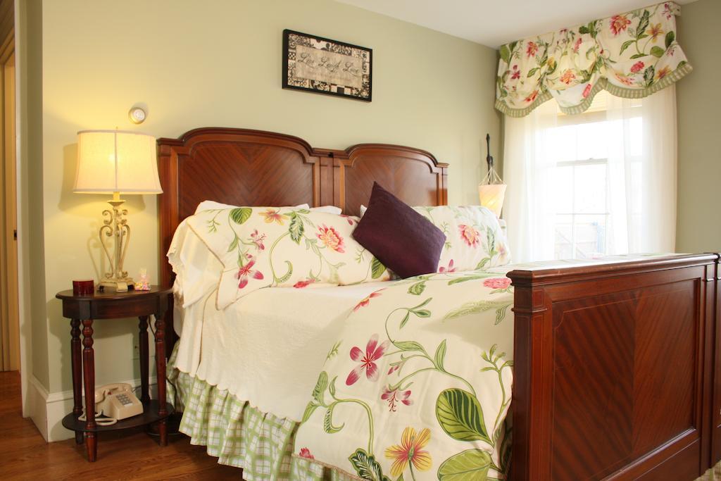 Captain Farris House Bed & Breakfast South Yarmouth Room photo